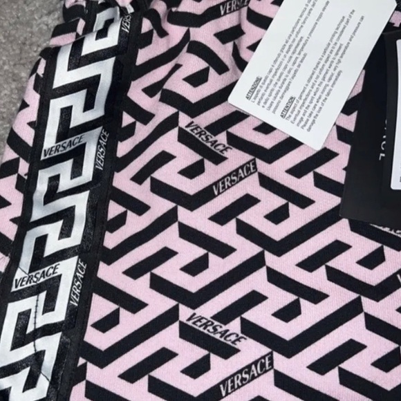 NEW Versace Pink Greca Signature Monogram Shorts Size Small - Picture 3 of 6